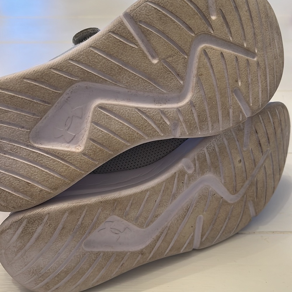 Girls Under Armour Tennis Shoes - Picture 4 of 9